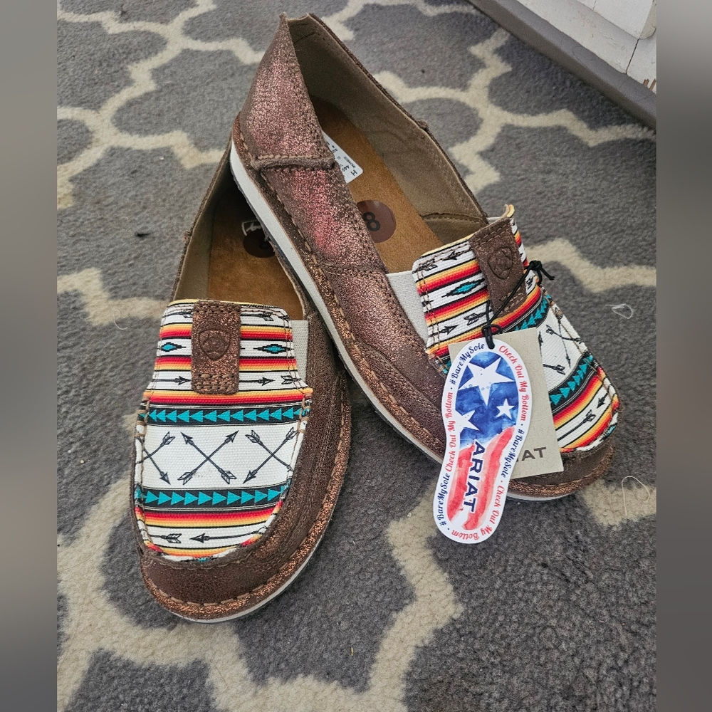 NWT Ariat Arrow Print Cruisers size 8